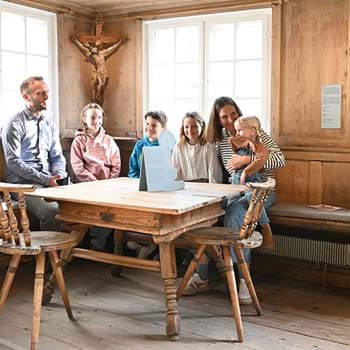 Vorlesehighlight in der Stube des historischen Bauernhauses am 15.1.2025